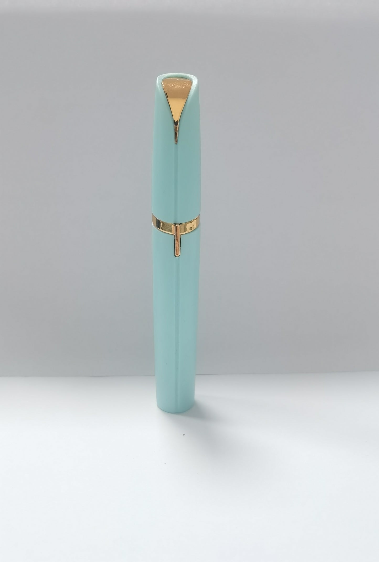 LED Precision Brow & Facial Touch-Up Trimmer